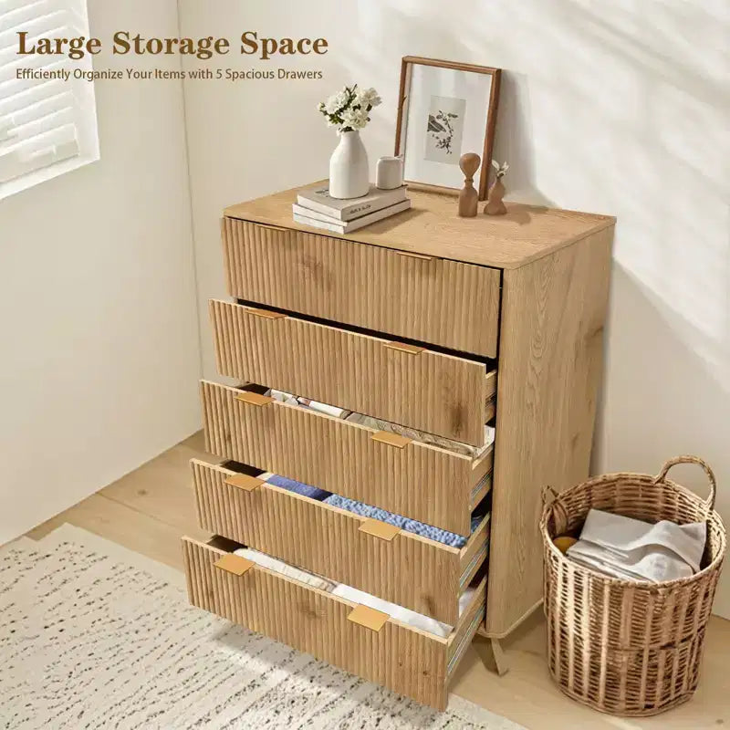 Commode 5 tiroirs cannelés en bois, 119 cm de haut, 1 personne