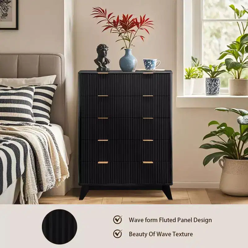 Commode 5 tiroirs cannelés en bois, 119 cm de haut, 1 personne